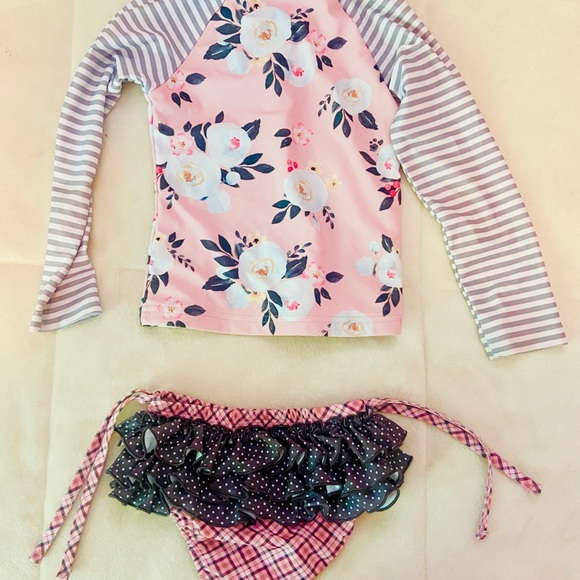 Oopsie Daisy girls swimsuit - toddler size 4 - Picture 3 of 4